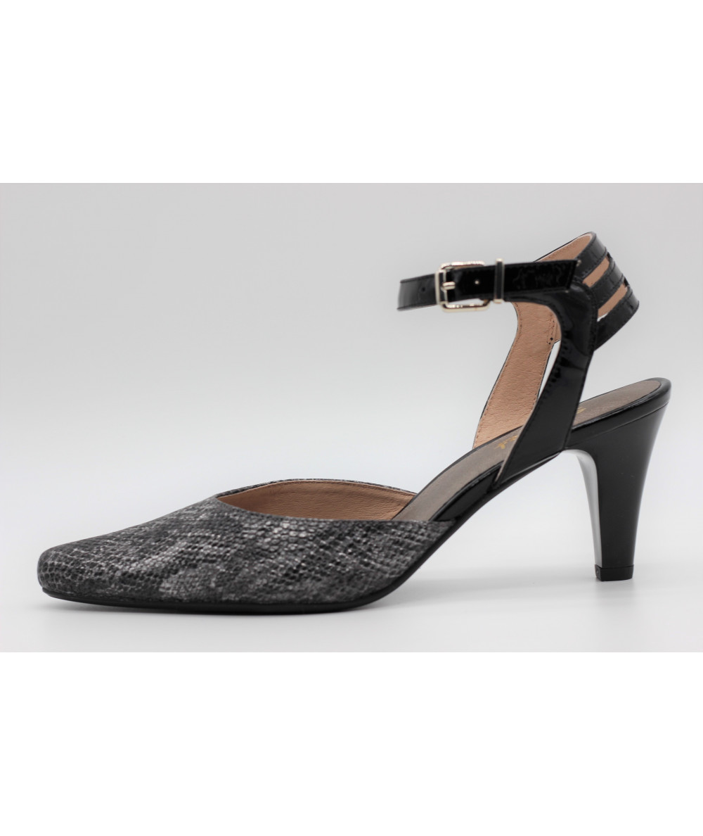 CHNEL Tille 7.5 Escrpins en soie noire à bride cheville En vente sur