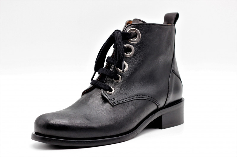bottines gros oeillets