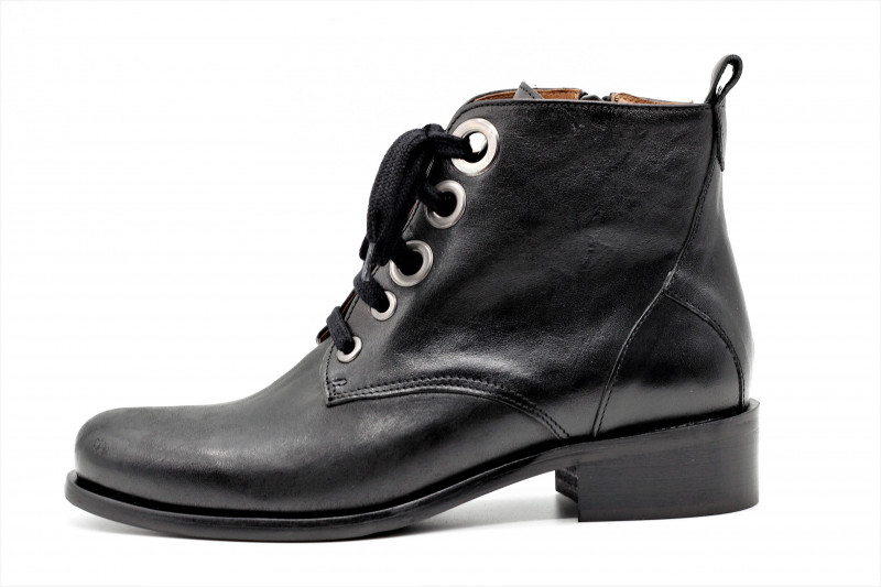 bottines gros oeillets